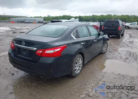 2017 Nissan Altima 2.5 S z USA, uszkodzony, nr VIN 1N4AL3AP8HC202240